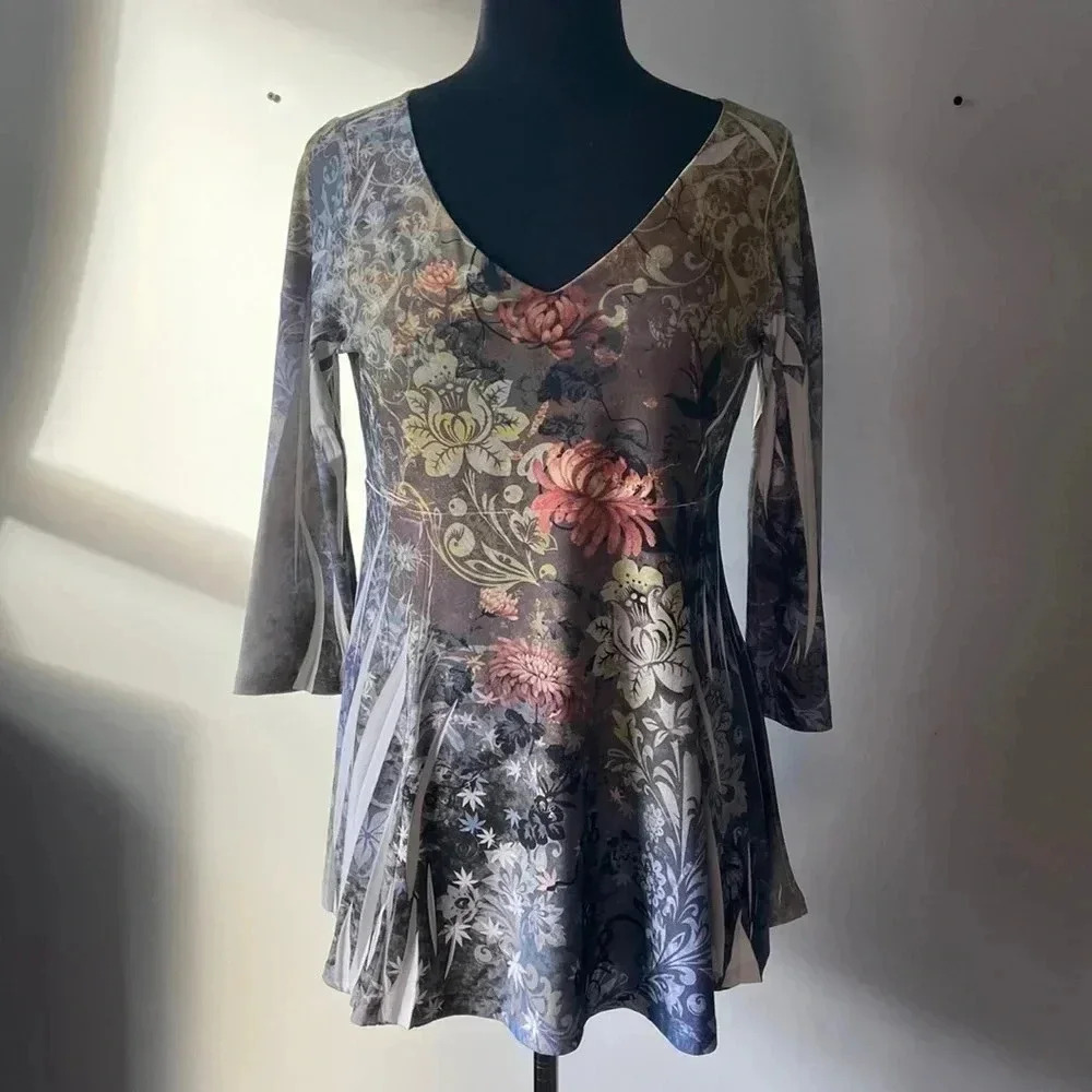 Pretty Woman |  V-Neck Shirt